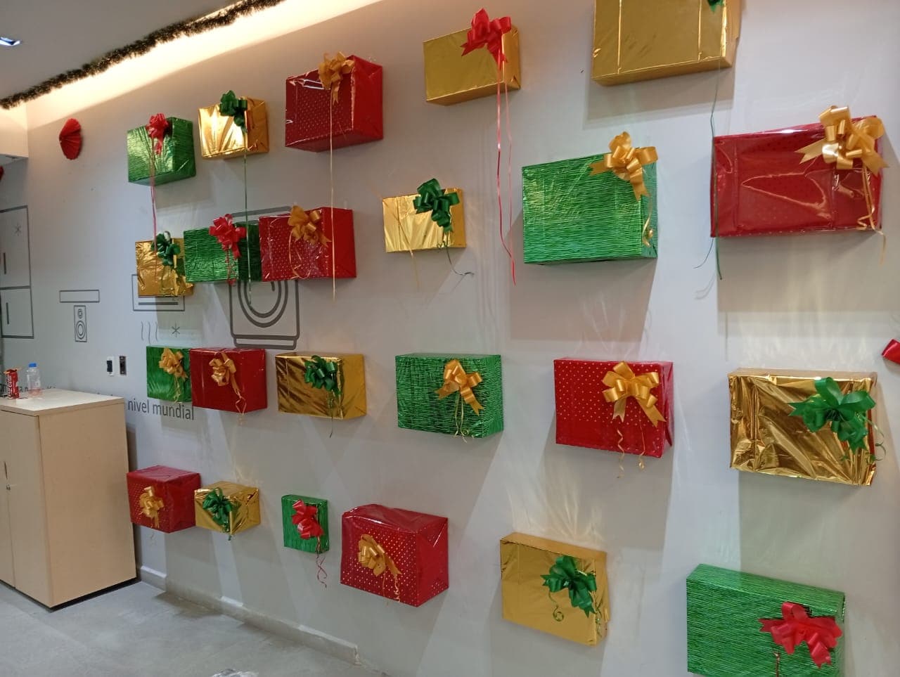 Decoración Oficinas TCL 2025 para TCL